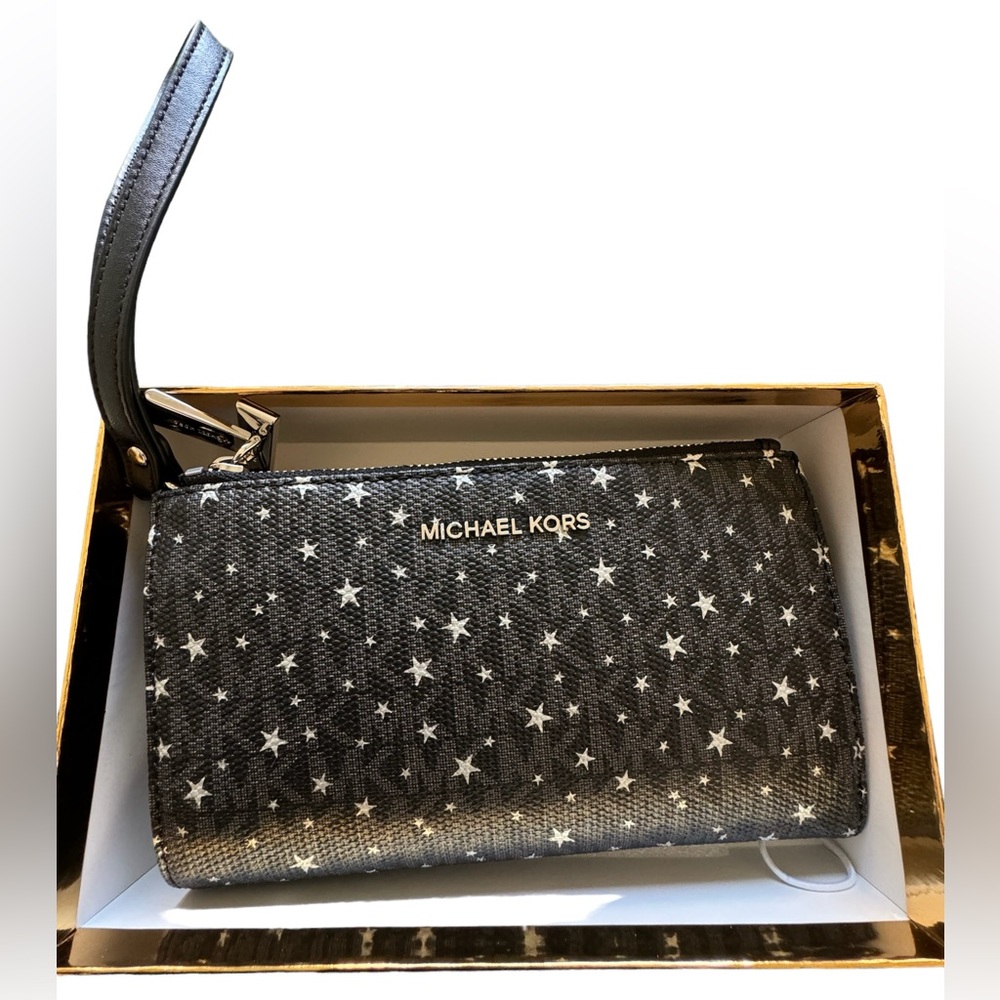 Michael Kors wallet/ clutch never been used.